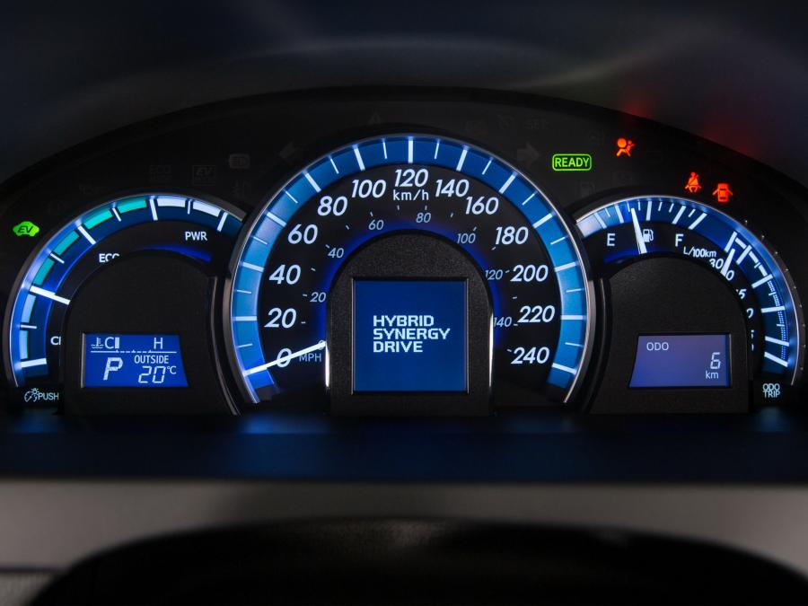  Toyota Camry Hybrid SE 2014 года  (фото 8 из 18)